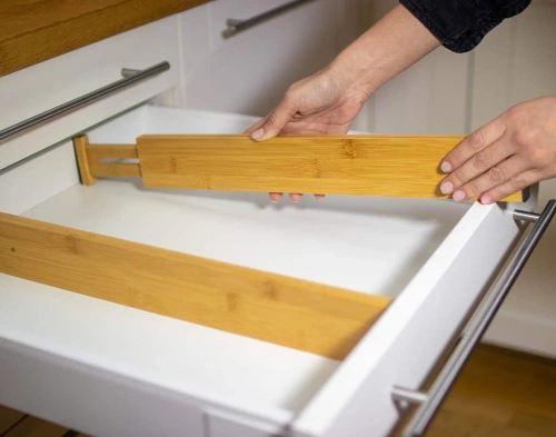 Organizer meblowy do szuflady | Bambusowe, regulowane przegródki meblowe | KBT-D456