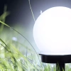Ogrodowa lampa solarna biała kula | wbijana, gruntowa | 10cm | YNG-105-WC