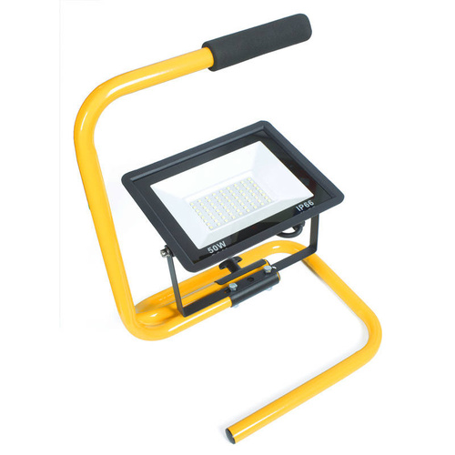 Przenośny naświetlacz LED 50W z uchwytem | Mobilny halogen roboczy 4750 lm IP66 – do warsztatu, budowy | 