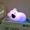 Silikonowa lampka nocna LED Koala | Przenośna lampka dziecięca 9 kolorów światła | JL-708