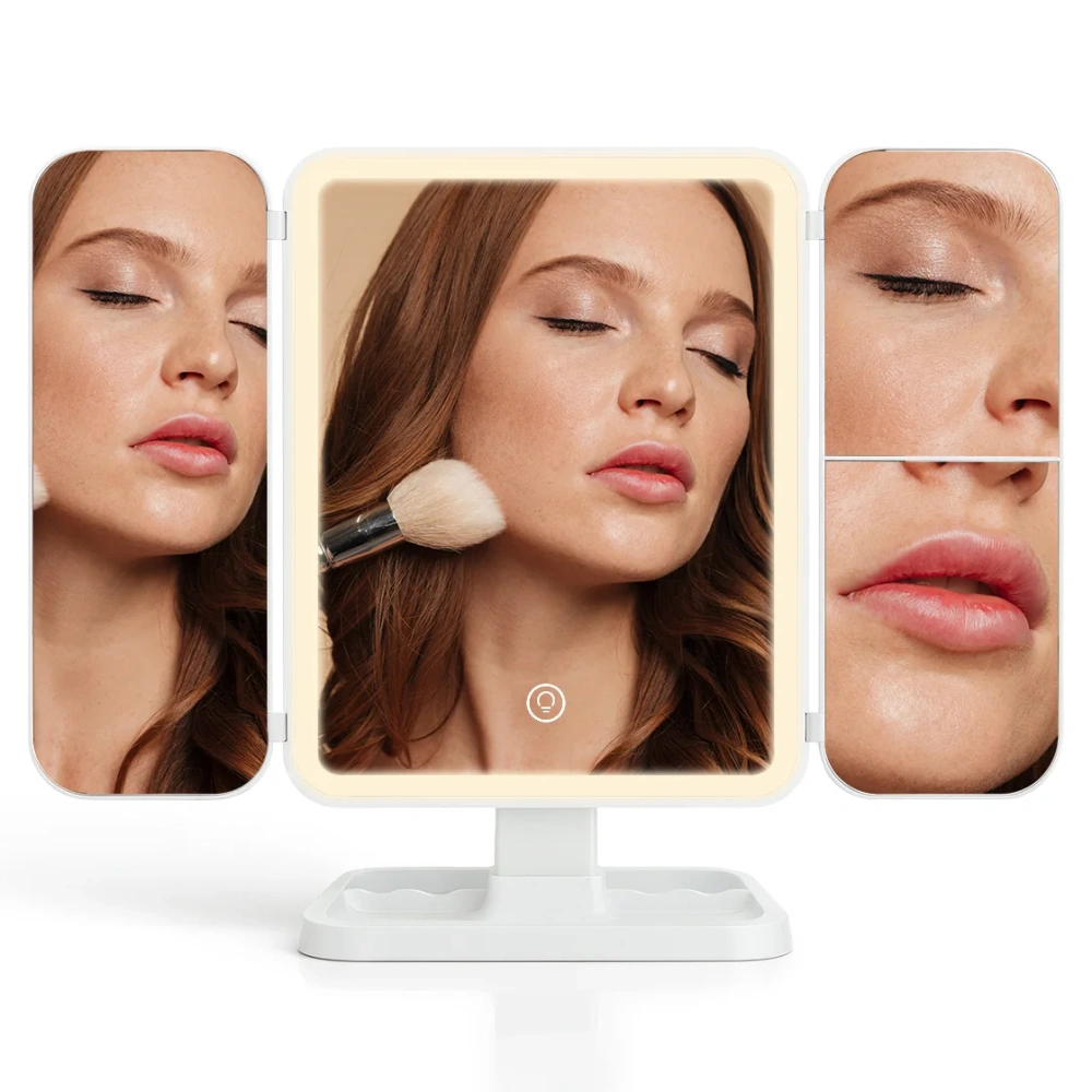 Отворено козметично огледало с LED осветление, в отражението – лице на жена, която нанася грим