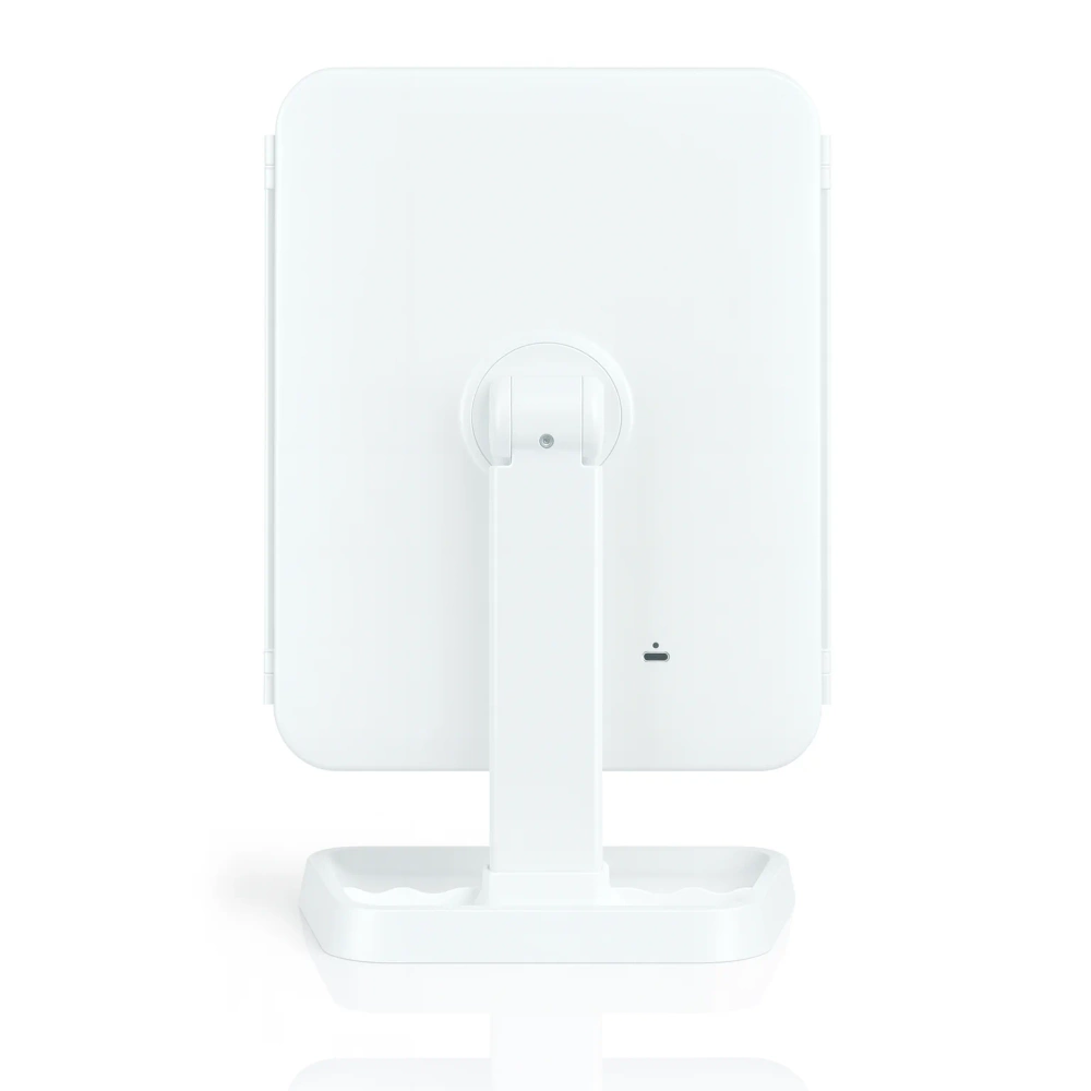 Изглед на огледалото отзад, показващ панта и порт за зареждане