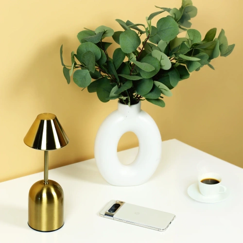 Bezprzewodowa lampka nocna z wbudowanym akumulatorem  2000 mAh | Nowoczesna lampka stołowa  z regulacją mocy oraz barwy świecenia | YG-D020-Gold